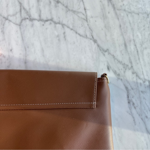 Classy Medium Clutch with Removable Shoulder Strap - Perfect for Any Occasion - Picture 3 of 14